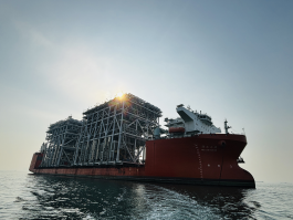 半潜船装船/甲板驳船运输 Semi-submersible Vessel Loading (Dry Towing)